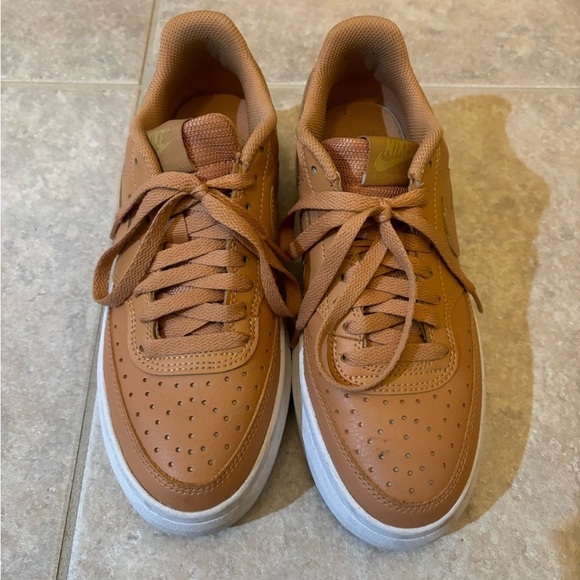 Nike. Court Vision Low. Size 8. Gently Worn! - Picture 4 of 4